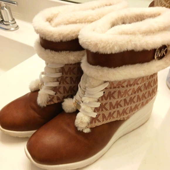 MICHAEL KORZ BOOTS - Picture 1 of 10